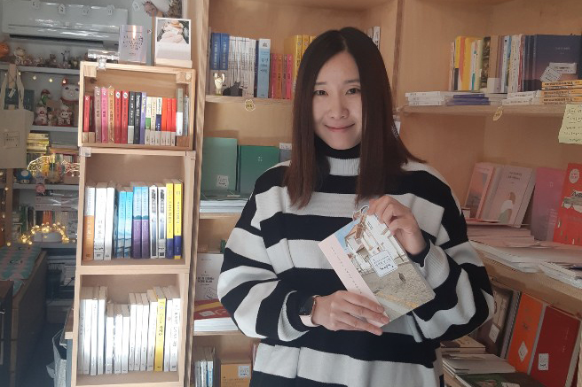 travel writer Kim Ji-Sun, the bookkeeper
