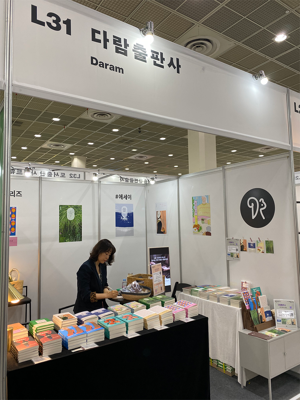 Darambooks Publishing book booth