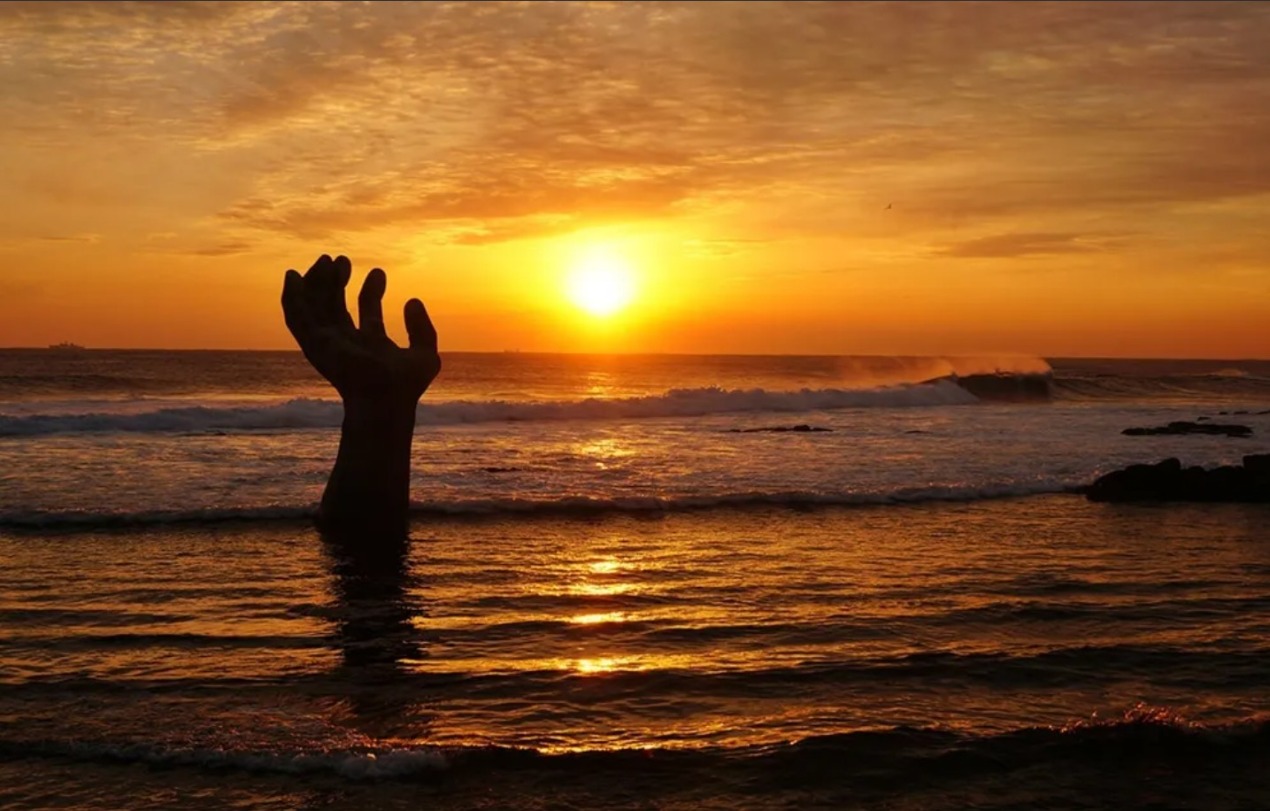 Sunrise at Homigot seen beside the Hands of Harmony